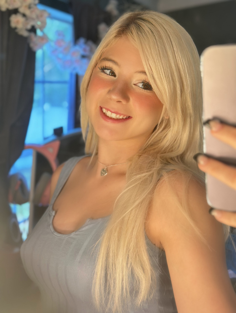 A princesa de pelúcia de cabelo amarelado Yumi Bumsy revela o seu grande rabo numa compilação apelativa A princesa de pelúcia de cabelo amarelado Yumi Bumsy revela o seu grande rabo numa compilação apelativa