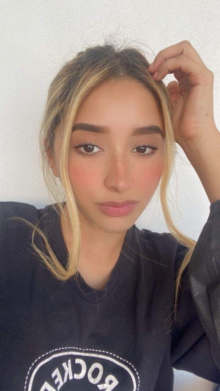 Latina webslut Cathy shows off in hot selfies 6