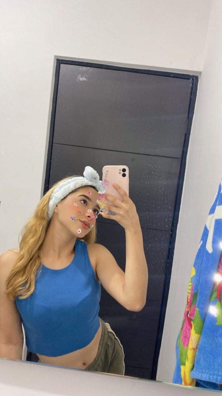 Latina webslut Cathy shows off in hot selfies 21