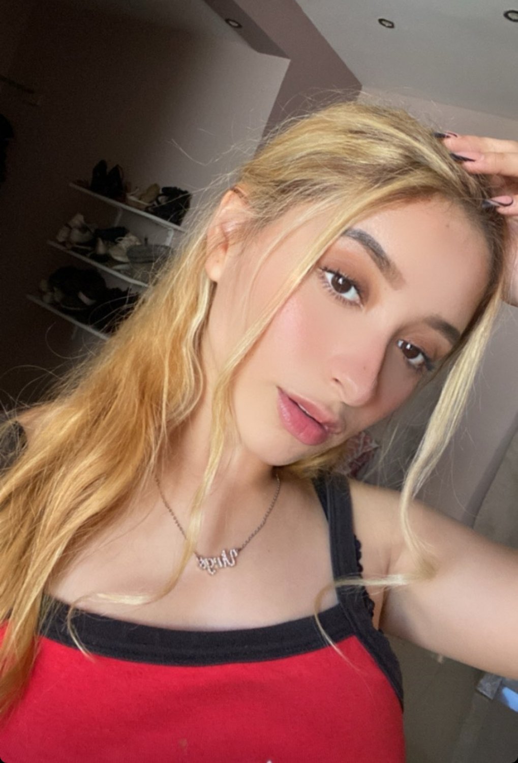 Latina webslut Cathy shows off in hot selfies 46