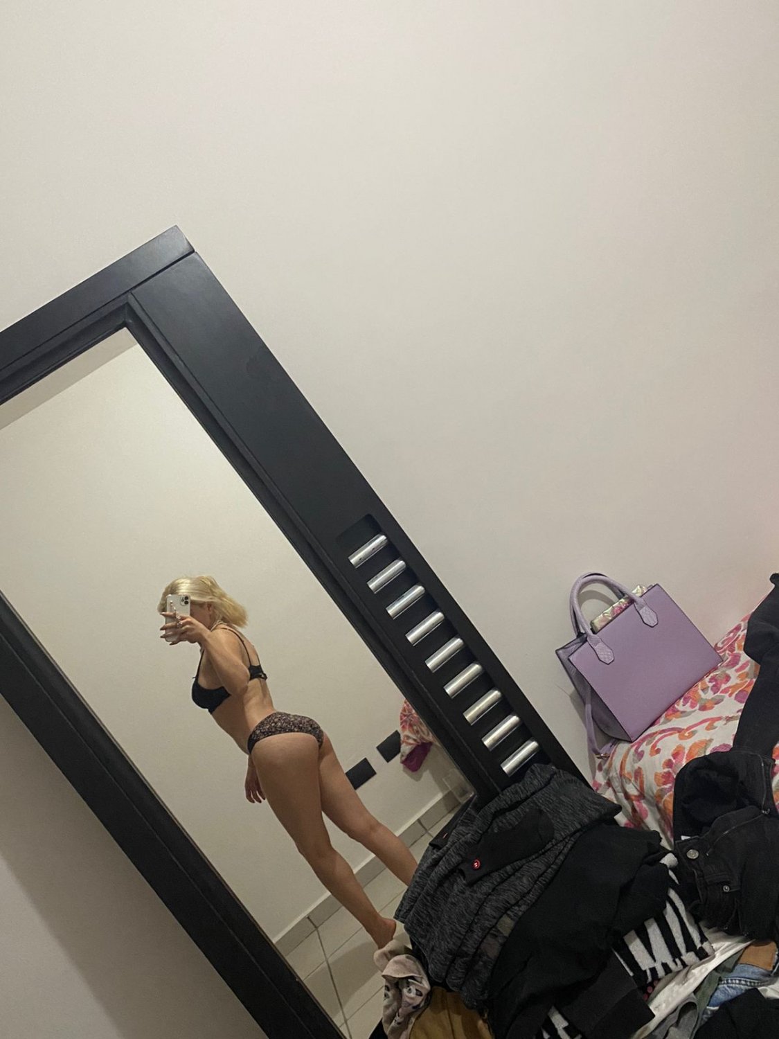 Latina webslut Cathy shows off in hot selfies 55