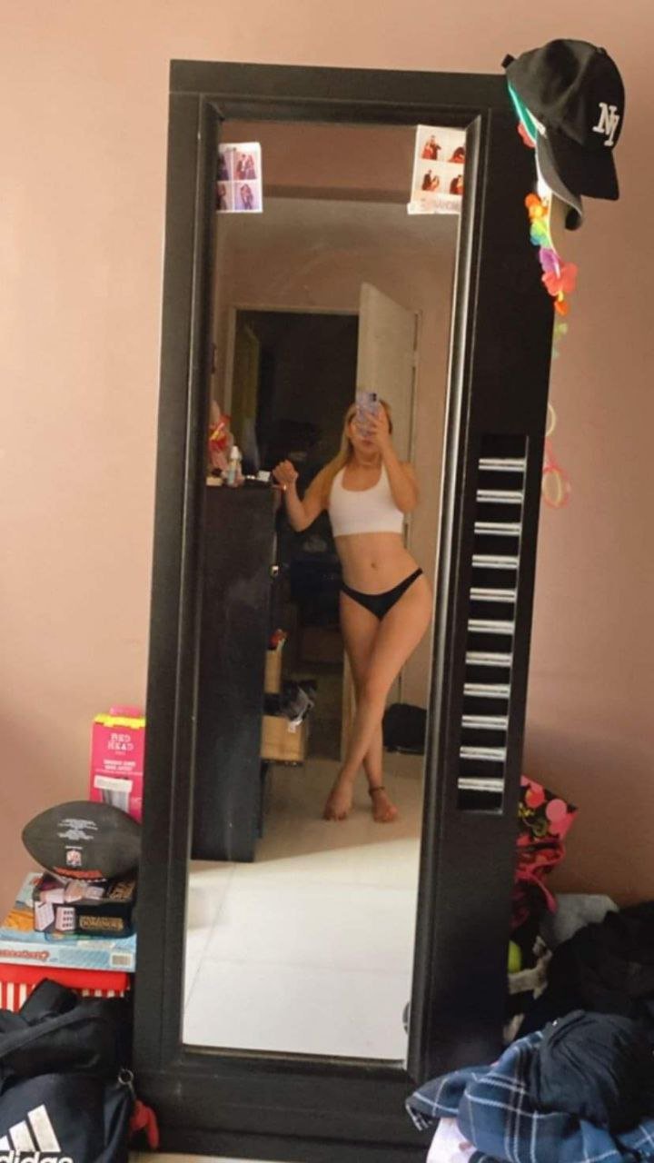 Latina webslut Cathy shows off in hot selfies 77