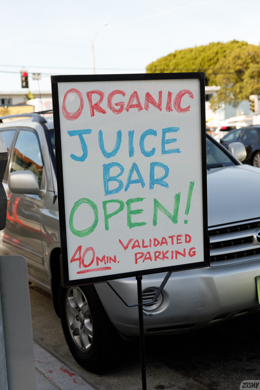 Saftige Dilettantin Melba Chastain zeigt ihre Brüste und Höschen in der freien Natur Saftige Dilettantin Melba Chastain zeigt ihre Brüste und Höschen in der freien Natur