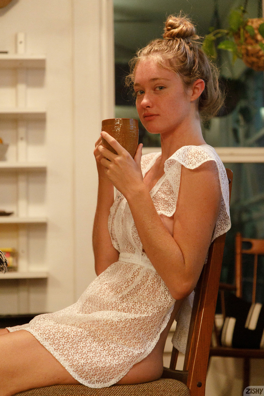 Miód soczyste kobiety Shyla i Moon zobaczyć ich piękne piersi i figury Miód soczyste kobiety Shyla i Moon zobaczyć ich piękne piersi i figury