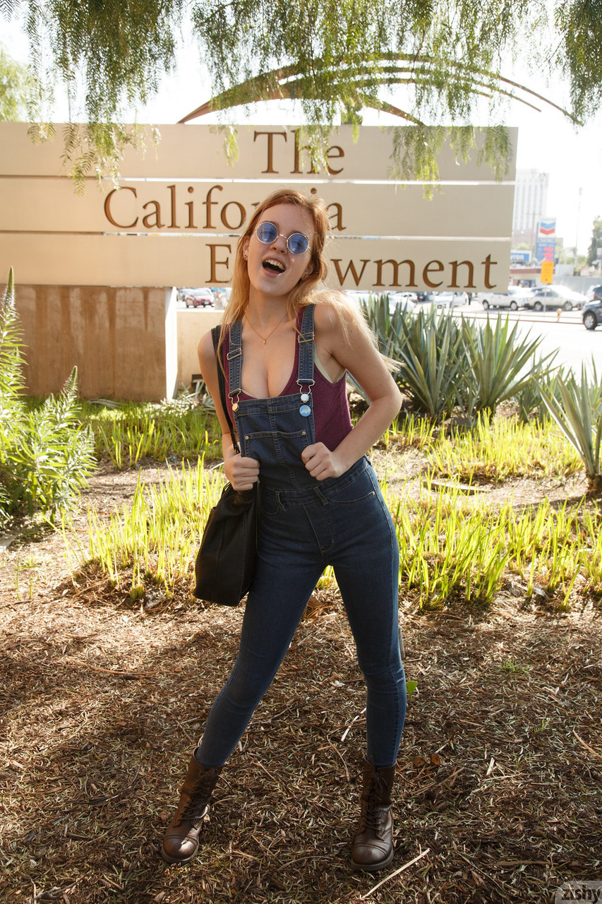 야외에서 귀여운 몸매와 가슴을 뽐내는 러블리한 연인 라일리 앤과 윈터 블리스 야외에서 귀여운 몸매와 가슴을 뽐내는 러블리한 연인 라일리 앤과 윈터 블리스
