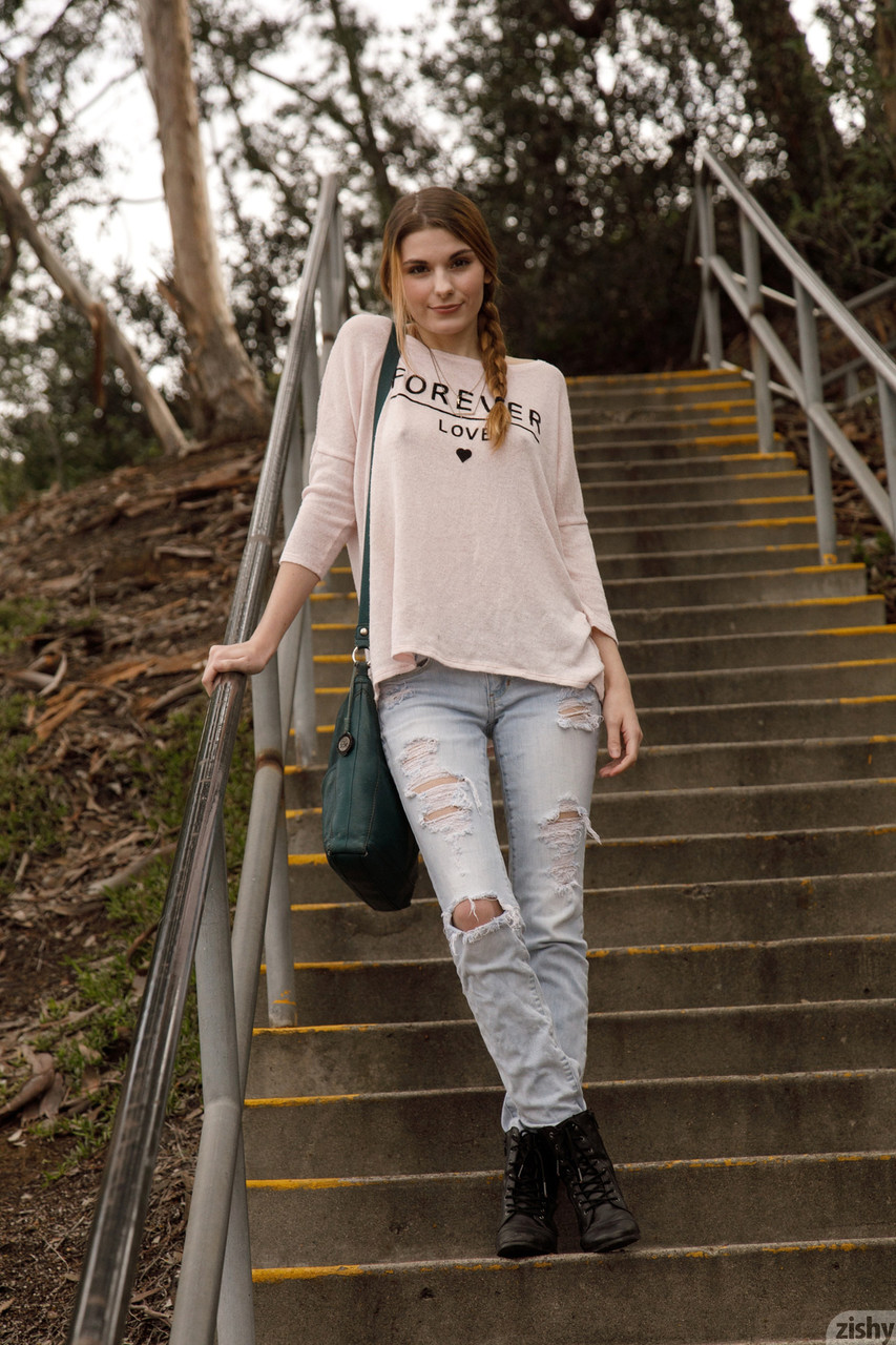 Lauralynn Parrish’s Tits and Butt Glow in Outdoor Amateur Show Lauralynn Parrish’s Tits and Butt Glow in Outdoor Amateur Show