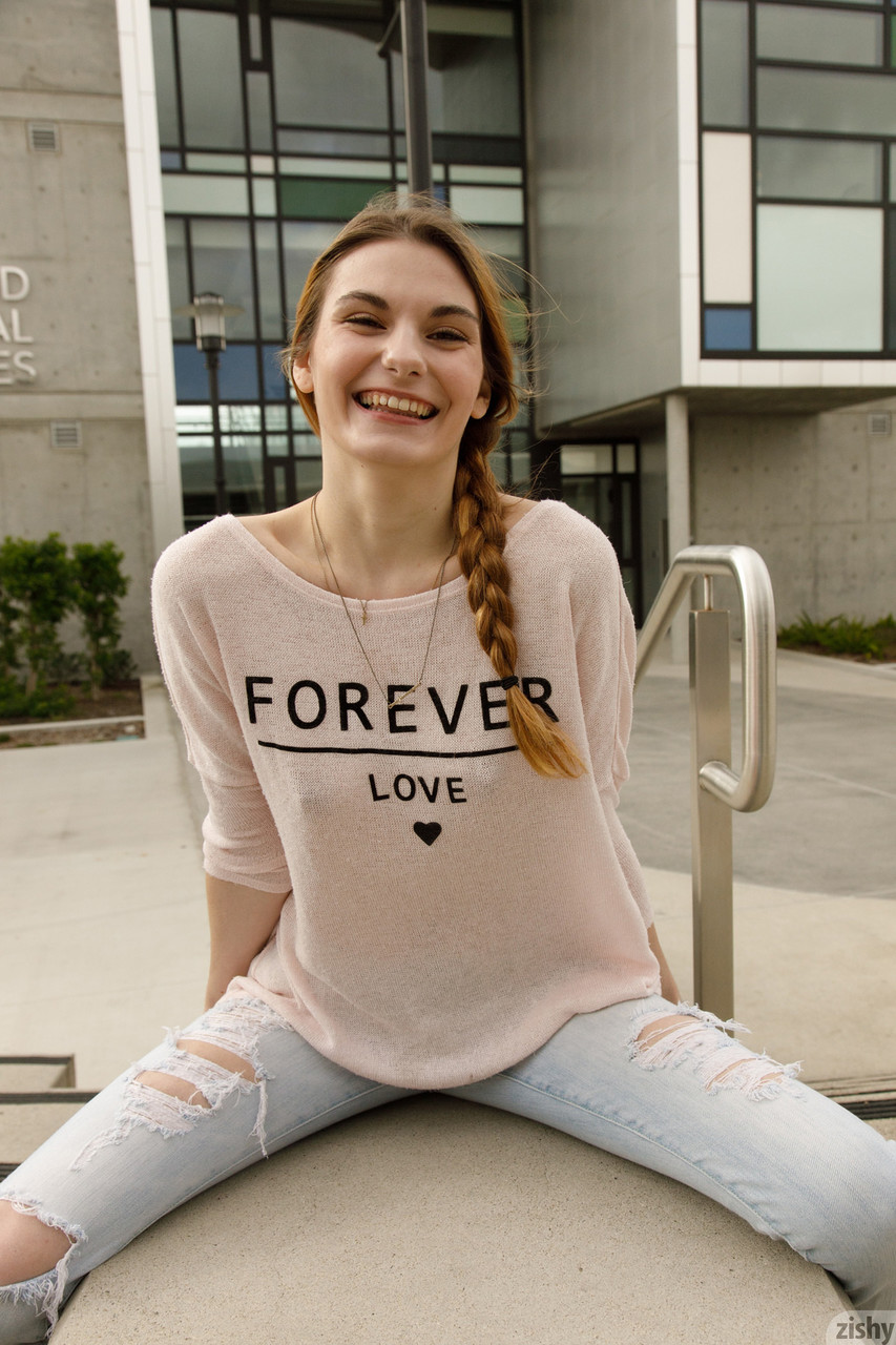 Lauralynn Parrish’s Tits and Butt Glow in Outdoor Amateur Show Lauralynn Parrish’s Tits and Butt Glow in Outdoor Amateur Show