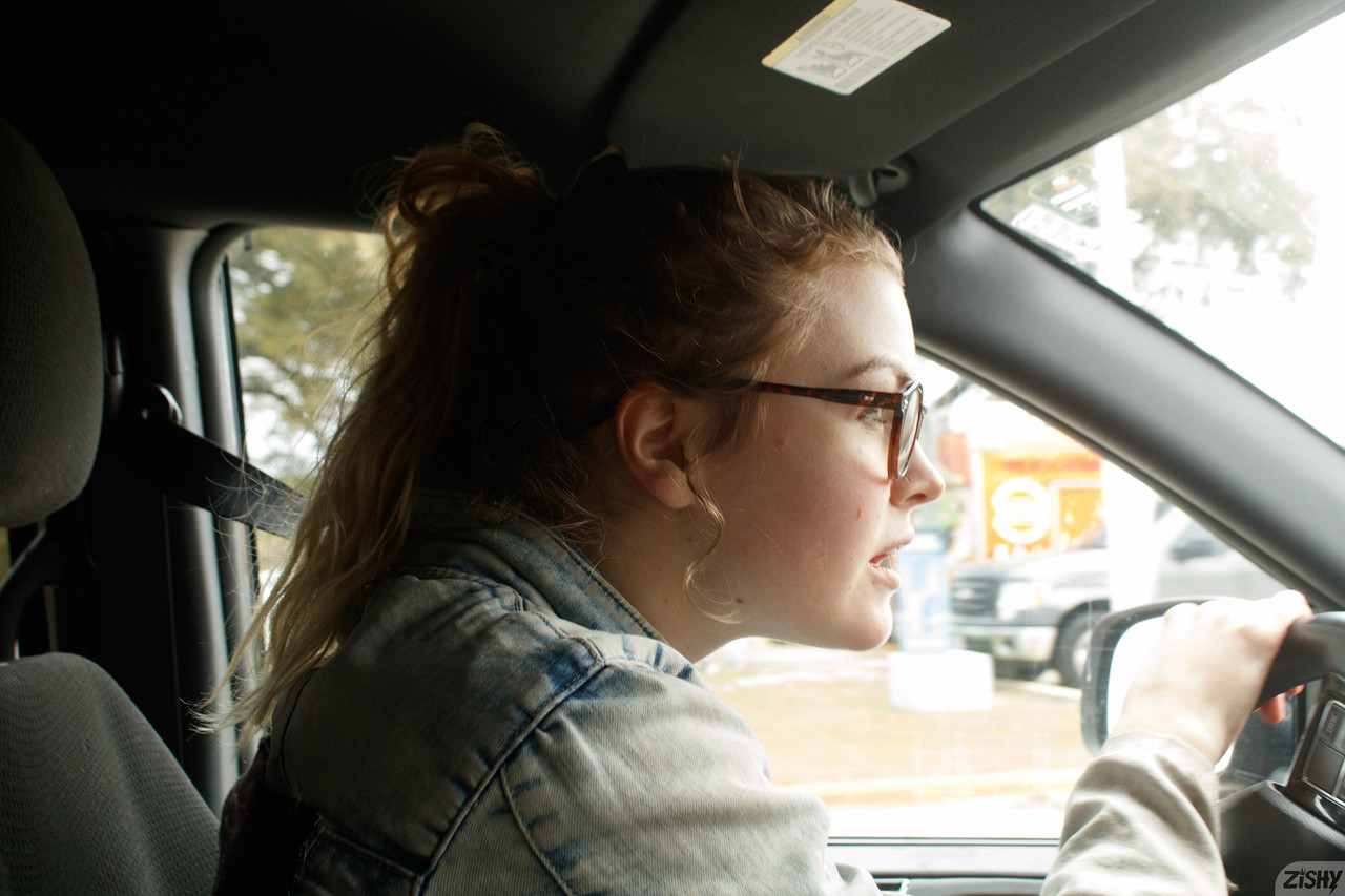 Nerdy Kat Keen’s Cute Outfit Shines in Playful Public Tease Nerdy Kat Keen’s Cute Outfit Shines in Playful Public Tease