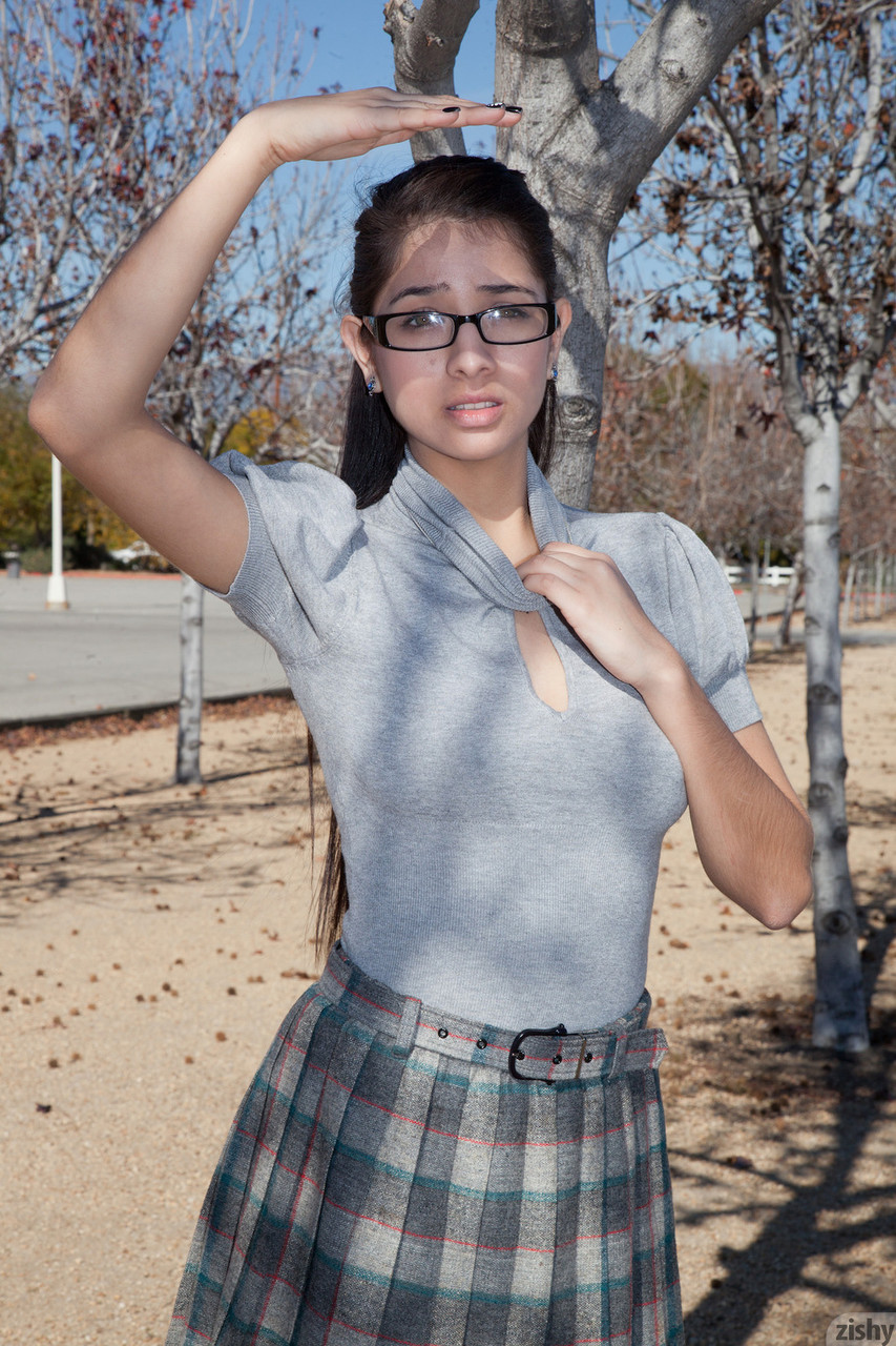 Megan Salinas’ Cleavage and Panties Flash in Sultry Outdoor Tease Megan Salinas’ Cleavage and Panties Flash in Sultry Outdoor Tease