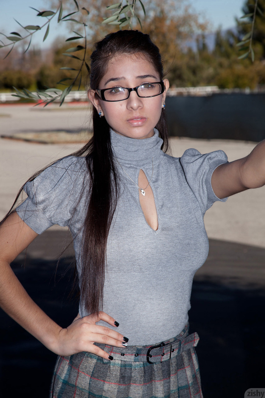 Megan Salinas’ Cleavage and Panties Flash in Sultry Outdoor Tease Megan Salinas’ Cleavage and Panties Flash in Sultry Outdoor Tease