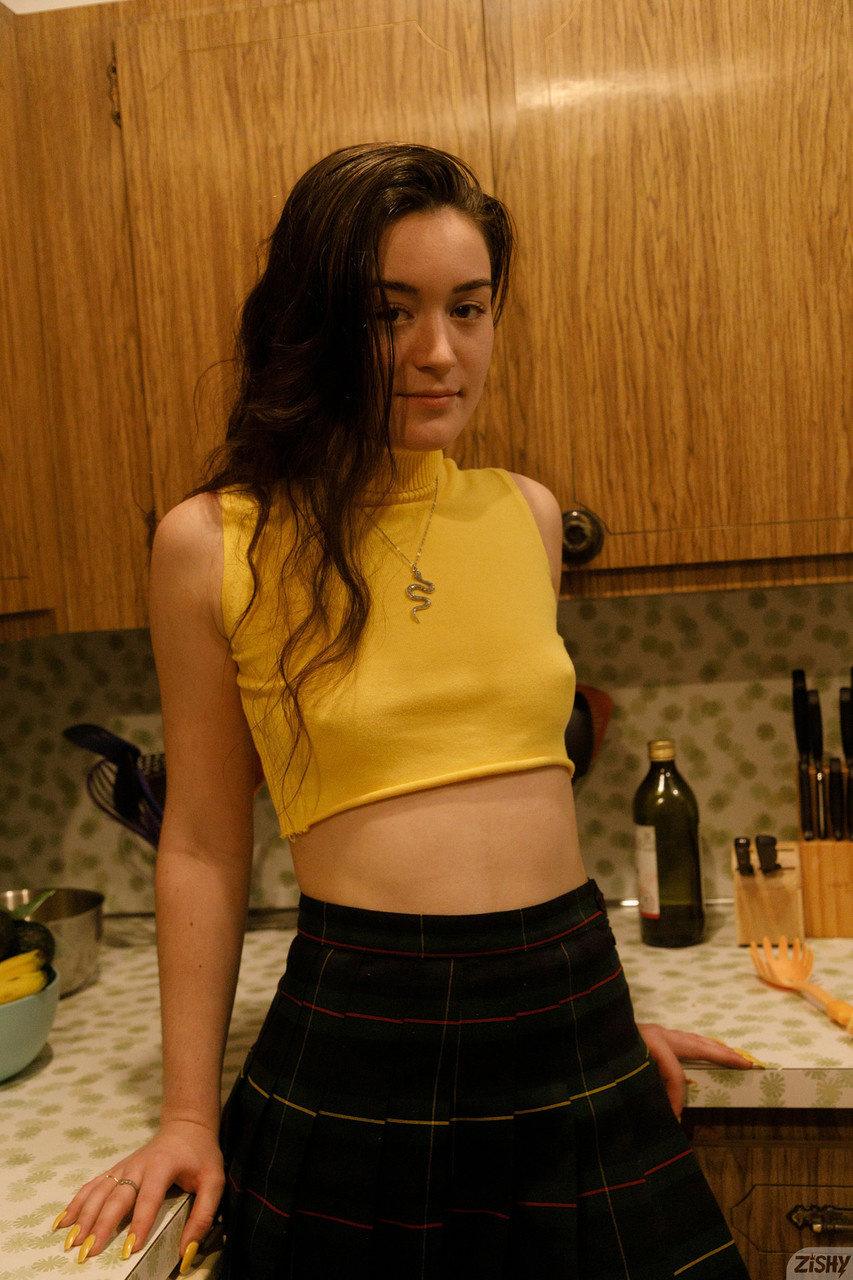 İnce kızlık profesyonel olmayan Iliza Monteforte inanılmaz deliğini ve küçük göğüslerini sergiliyor İnce kızlık profesyonel olmayan Iliza Monteforte inanılmaz deliğini ve küçük göğüslerini sergiliyor