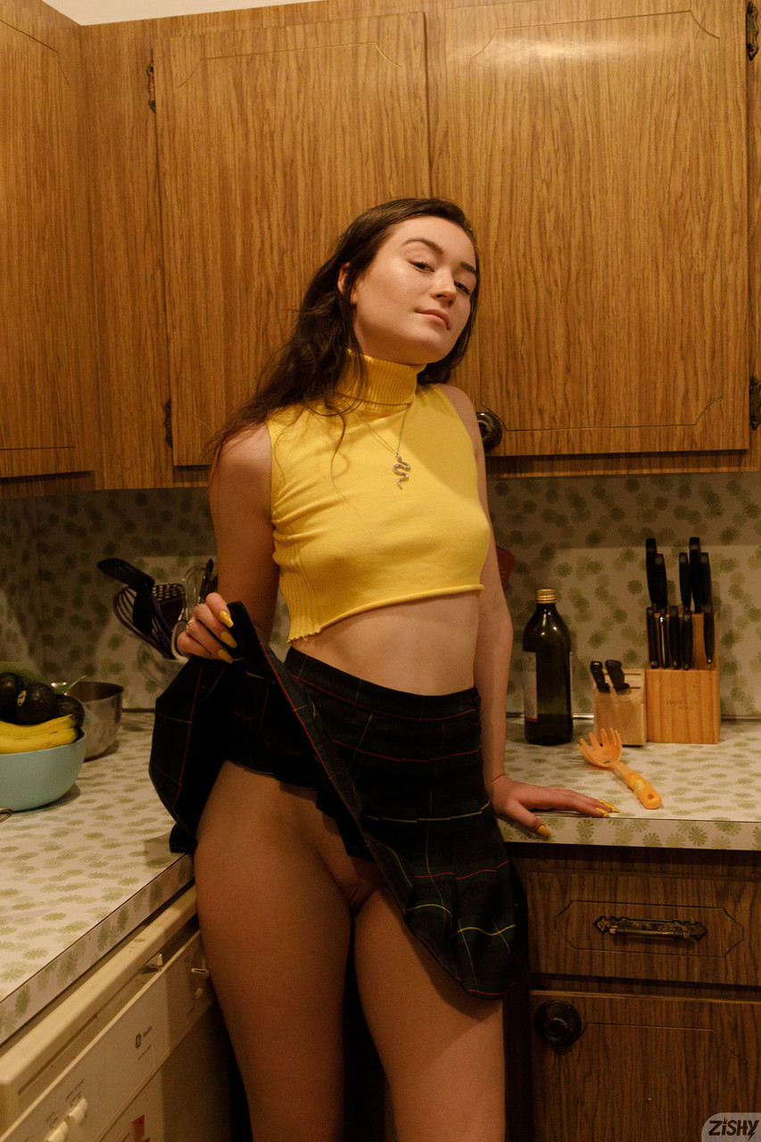 İnce kızlık profesyonel olmayan Iliza Monteforte inanılmaz deliğini ve küçük göğüslerini sergiliyor İnce kızlık profesyonel olmayan Iliza Monteforte inanılmaz deliğini ve küçük göğüslerini sergiliyor