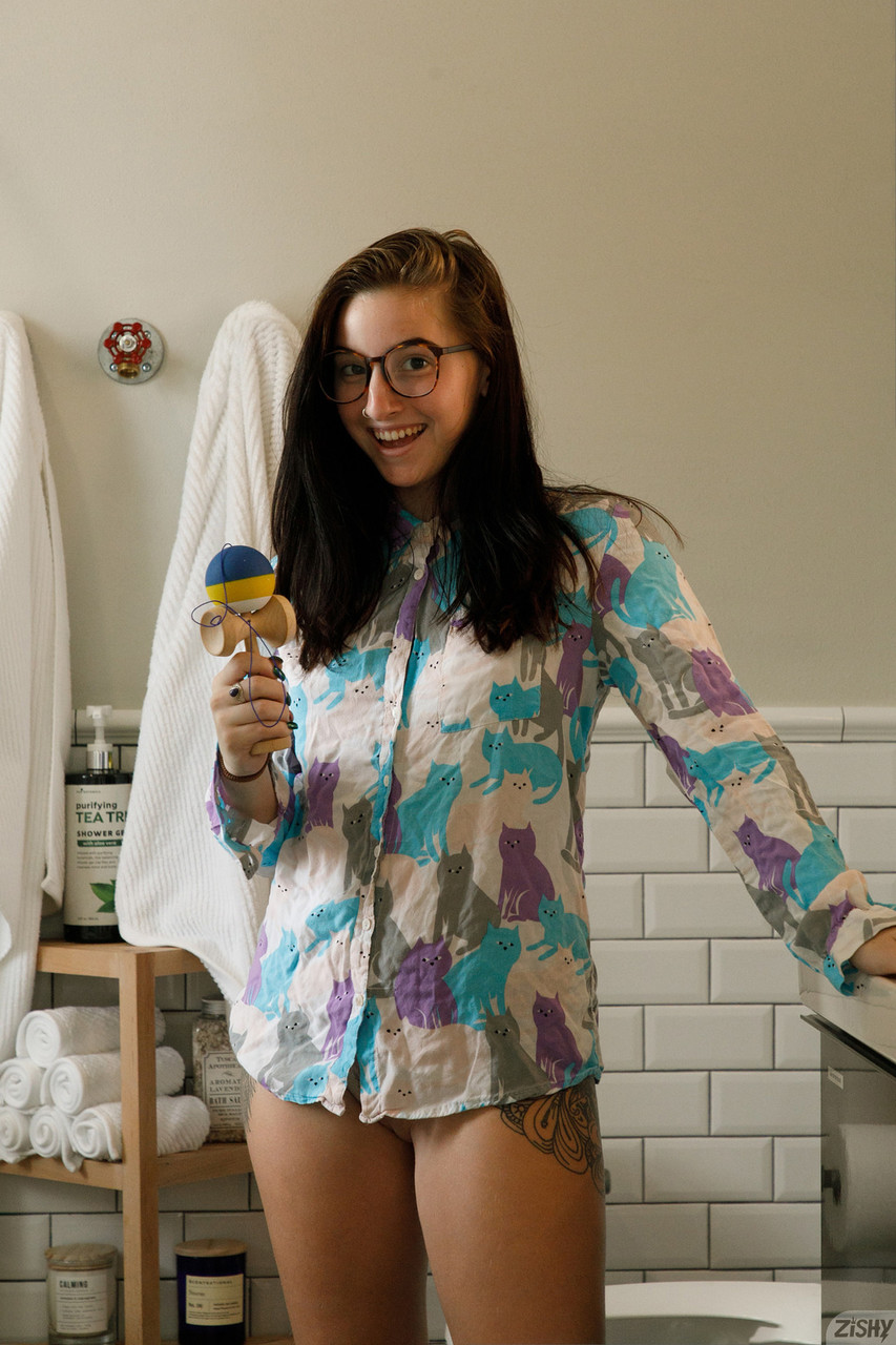 オタクサーシャ・エイペックスのタトゥー体がバスタブ自慰ショーで点火 オタクサーシャ・エイペックスのタトゥー体がバスタブ自慰ショーで点火