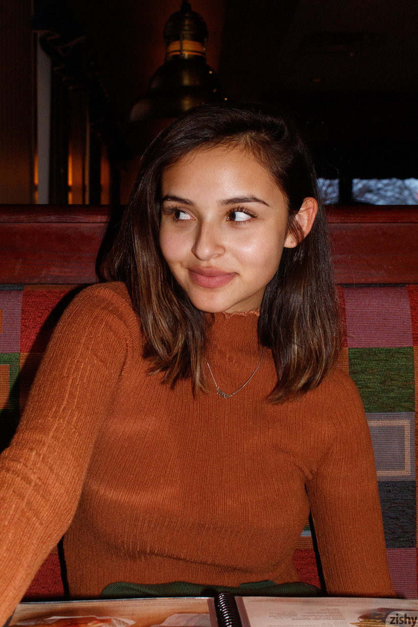 Muhteşem Latin baştan çıkarıcı Alejandra Cobos şeffaf gömleği ve mükemmel külotuyla poz veriyor Muhteşem Latin baştan çıkarıcı Alejandra Cobos şeffaf gömleği ve mükemmel külotuyla poz veriyor