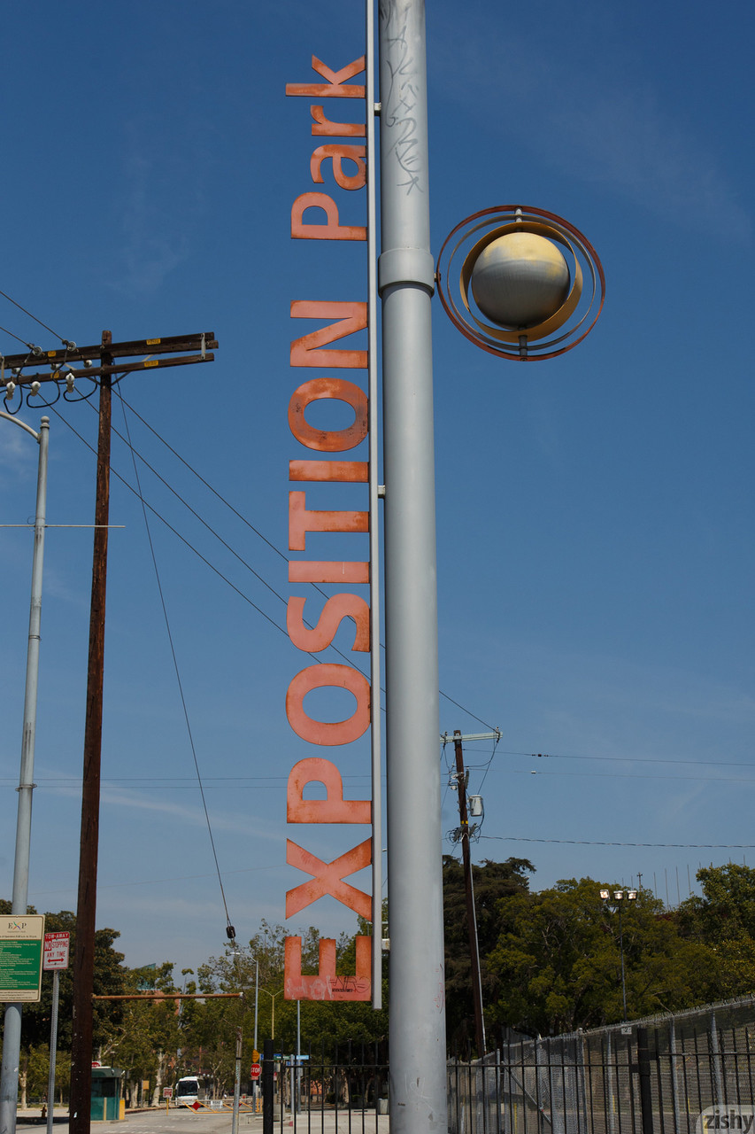 La succosa novizia chic Vivi Kuanas mostra le sue mutandine e le sue tette all'aperto La succosa novizia chic Vivi Kuanas mostra le sue mutandine e le sue tette all'aperto