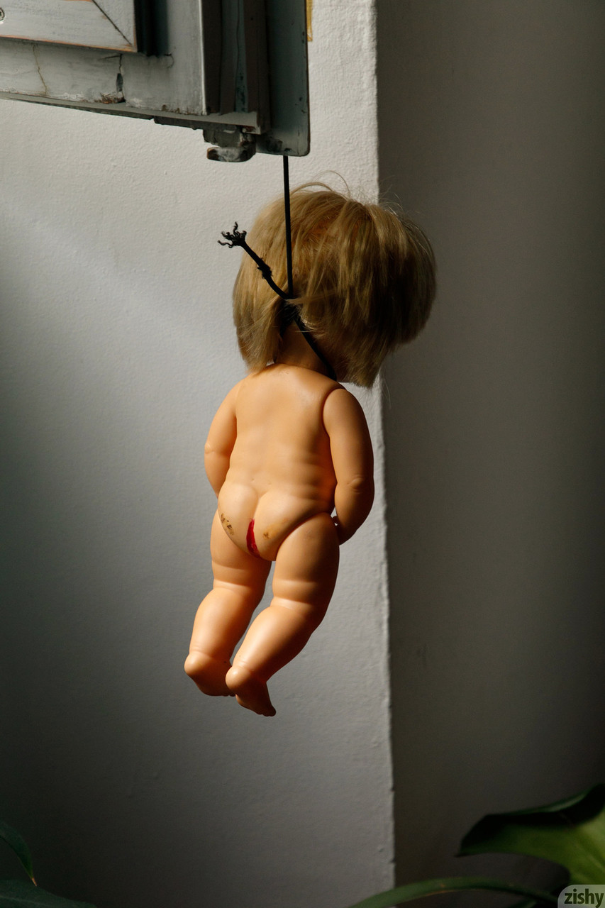 Novizen-Zucker Sylvia Belotti entblößt ihr A-Loch & neckt mit ihrem Ausschnitt in der freien Natur Novizen-Zucker Sylvia Belotti entblößt ihr A-Loch & neckt mit ihrem Ausschnitt in der freien Natur