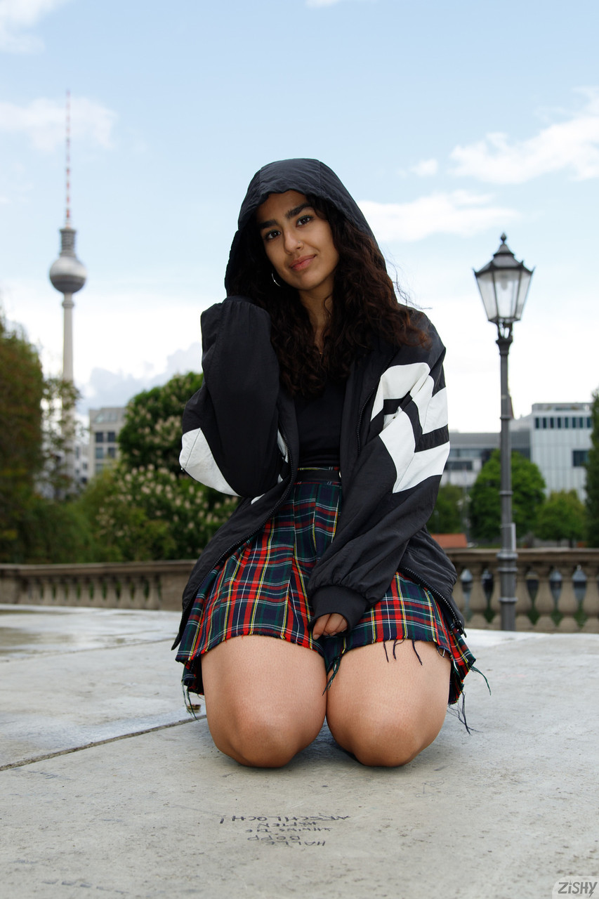 La preciosa colegiala Luna Silver desvela sus tetas naturales y su sexy culo La preciosa colegiala Luna Silver desvela sus tetas naturales y su sexy culo
