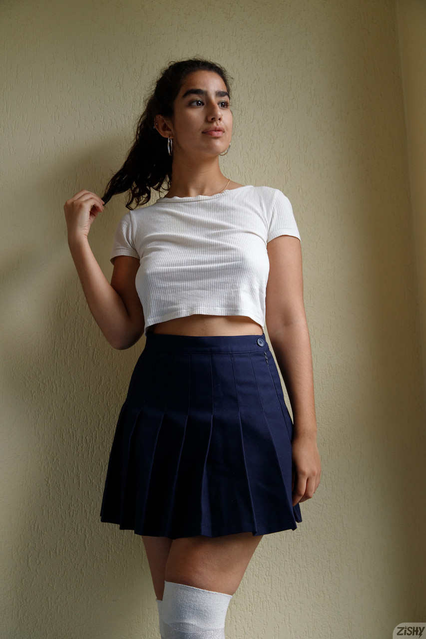La preciosa colegiala Luna Silver desvela sus tetas naturales y su sexy culo La preciosa colegiala Luna Silver desvela sus tetas naturales y su sexy culo