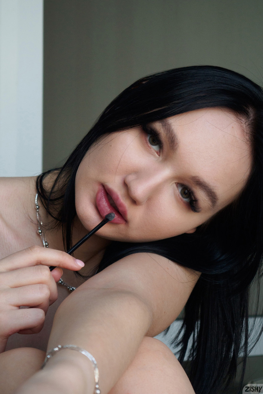 La dolcezza di Stacy Antropova scopre il suo grande sedere e la sua vagina pelata La dolcezza di Stacy Antropova scopre il suo grande sedere e la sua vagina pelata