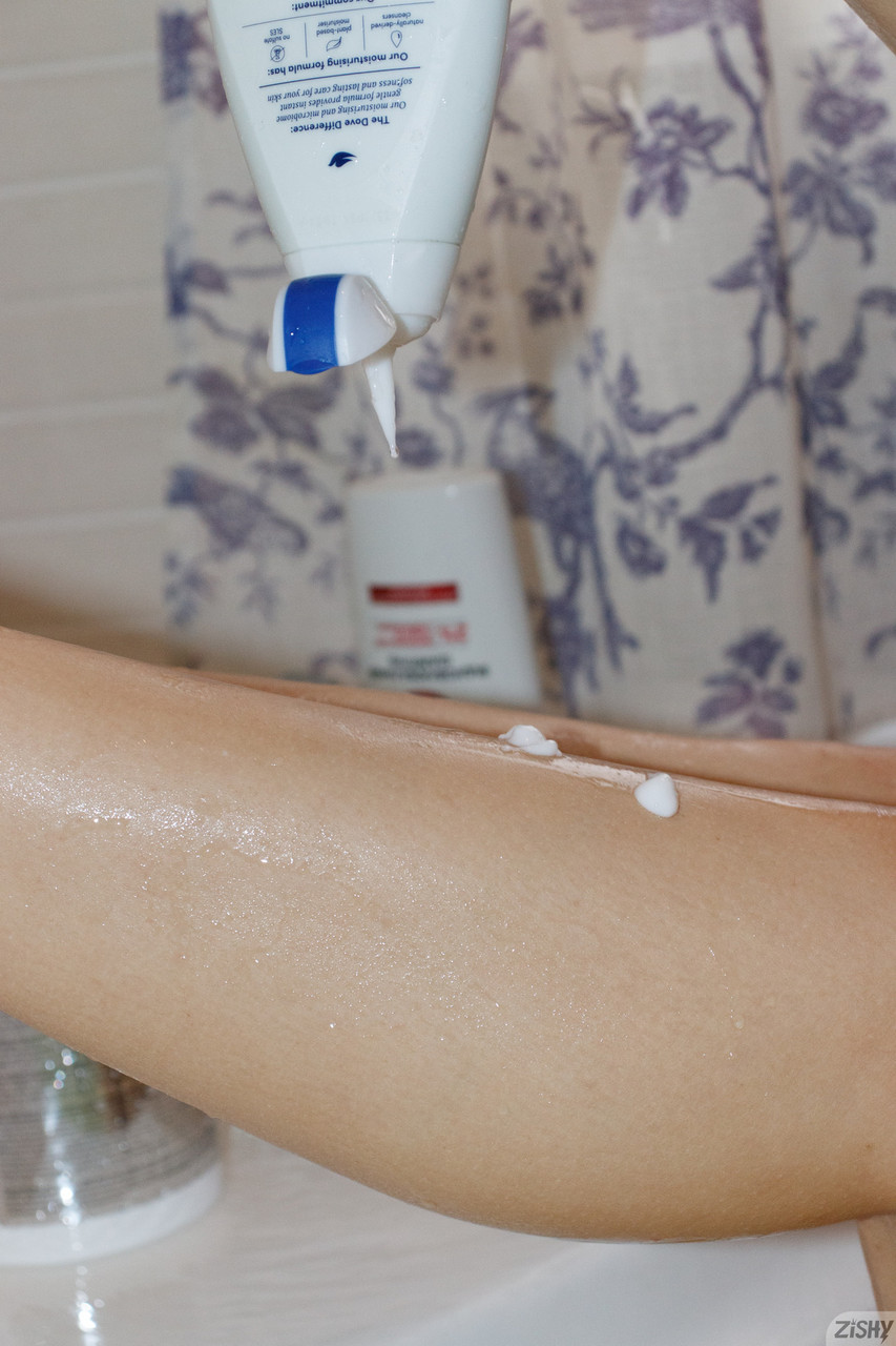 Samadhi Amour’s Big Tits Drip in Steamy Shower Room Seduction Samadhi Amour’s Big Tits Drip in Steamy Shower Room Seduction