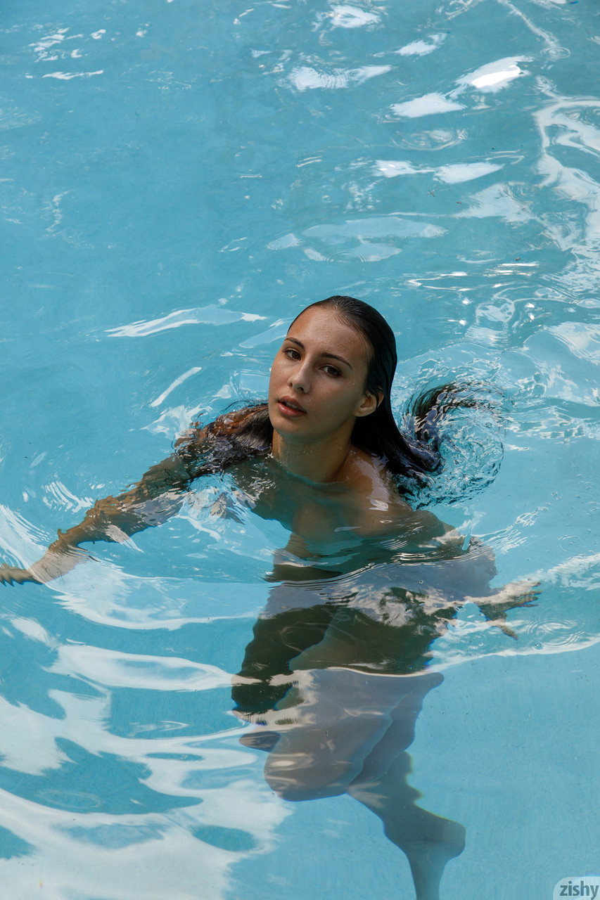 Flirty Lilo Mai Swims Naked, Showing Cute Body in Amateur Shine Flirty Lilo Mai Swims Naked, Showing Cute Body in Amateur Shine