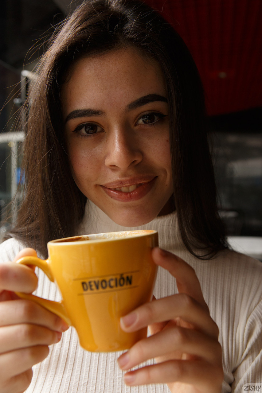 Zishy’s Rosa Calderón and Zaheera June Dazzle in Beautiful Babe Tease Zishy’s Rosa Calderón and Zaheera June Dazzle in Beautiful Babe Tease