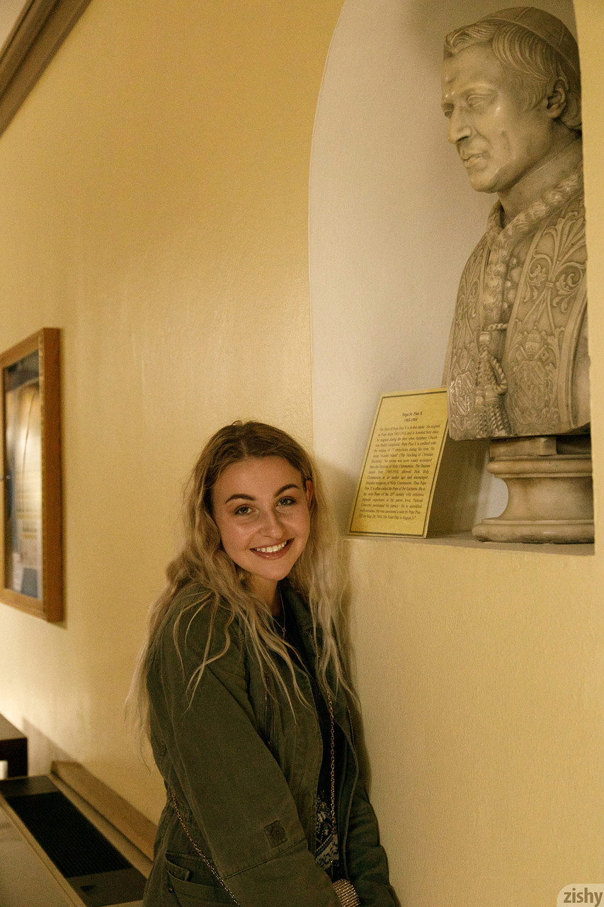 맛있는 비 프로 캔디 스텔라 가먼이 밖에서 매력적인 팬티를 입고 에이스를 뽐냅니다. 맛있는 비 프로 캔디 스텔라 가먼이 밖에서 매력적인 팬티를 입고 에이스를 뽐냅니다.