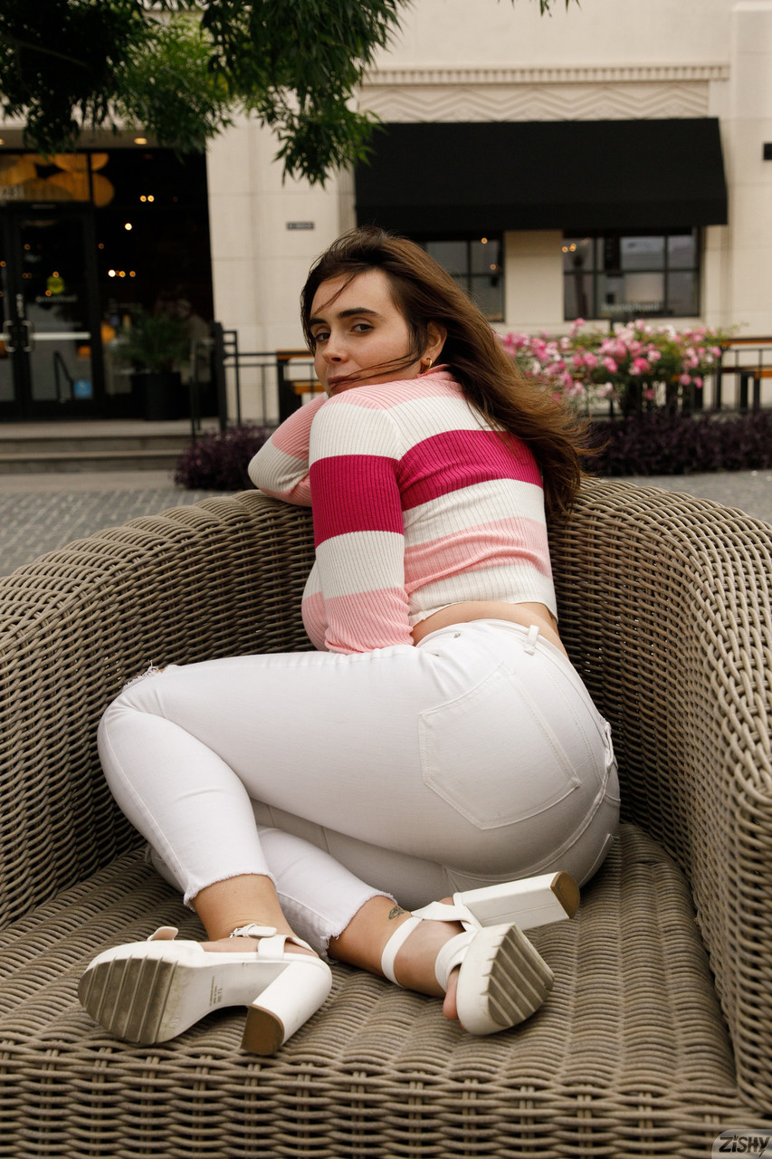 Zishy’s Tall Tyla Jessop Brings Babe Heat in Amateur Showcase Zishy’s Tall Tyla Jessop Brings Babe Heat in Amateur Showcase