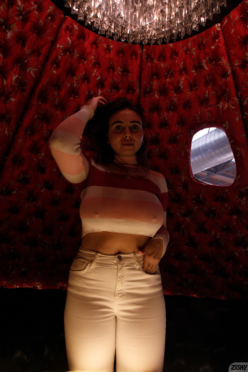 Zishy’s Tall Tyla Jessop Brings Babe Heat in Amateur Showcase Zishy’s Tall Tyla Jessop Brings Babe Heat in Amateur Showcase