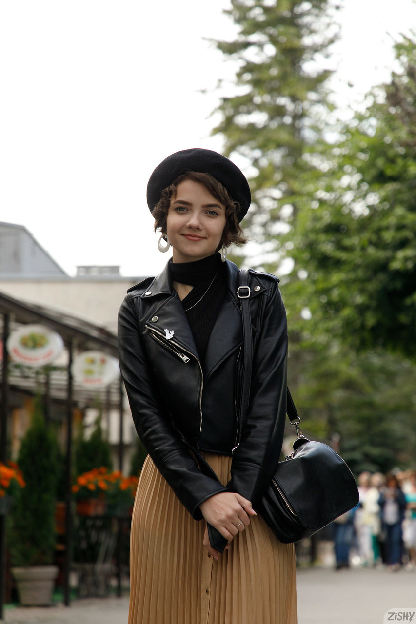 Zishy’s Victoria Minina Brings Beautiful Babe Heat in Amateur Tease Zishy’s Victoria Minina Brings Beautiful Babe Heat in Amateur Tease