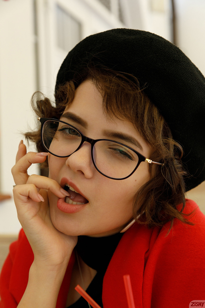 Zishy’s Victoria Minina Brings Beautiful Babe Heat in Amateur Tease Zishy’s Victoria Minina Brings Beautiful Babe Heat in Amateur Tease