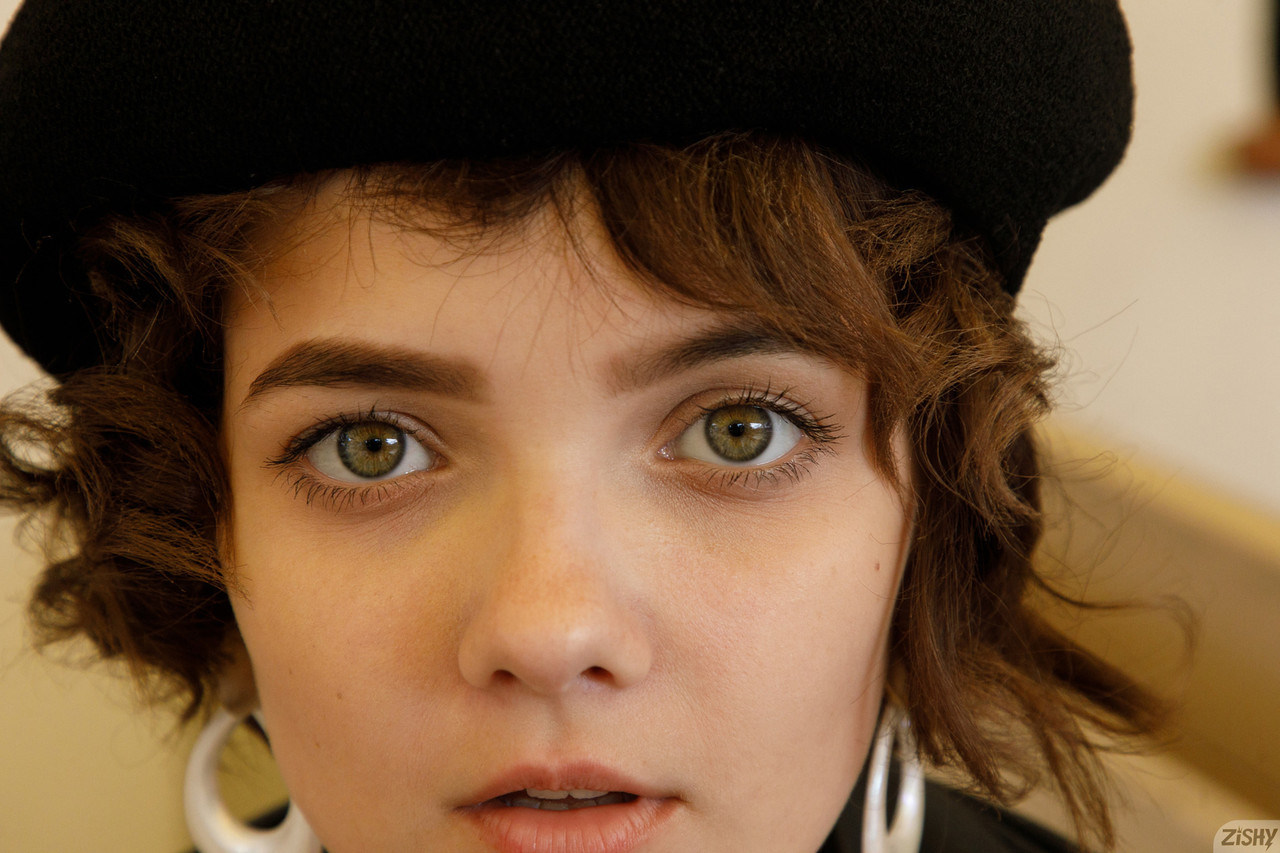 Zishy’s Victoria Minina Brings Beautiful Babe Heat in Amateur Tease Zishy’s Victoria Minina Brings Beautiful Babe Heat in Amateur Tease