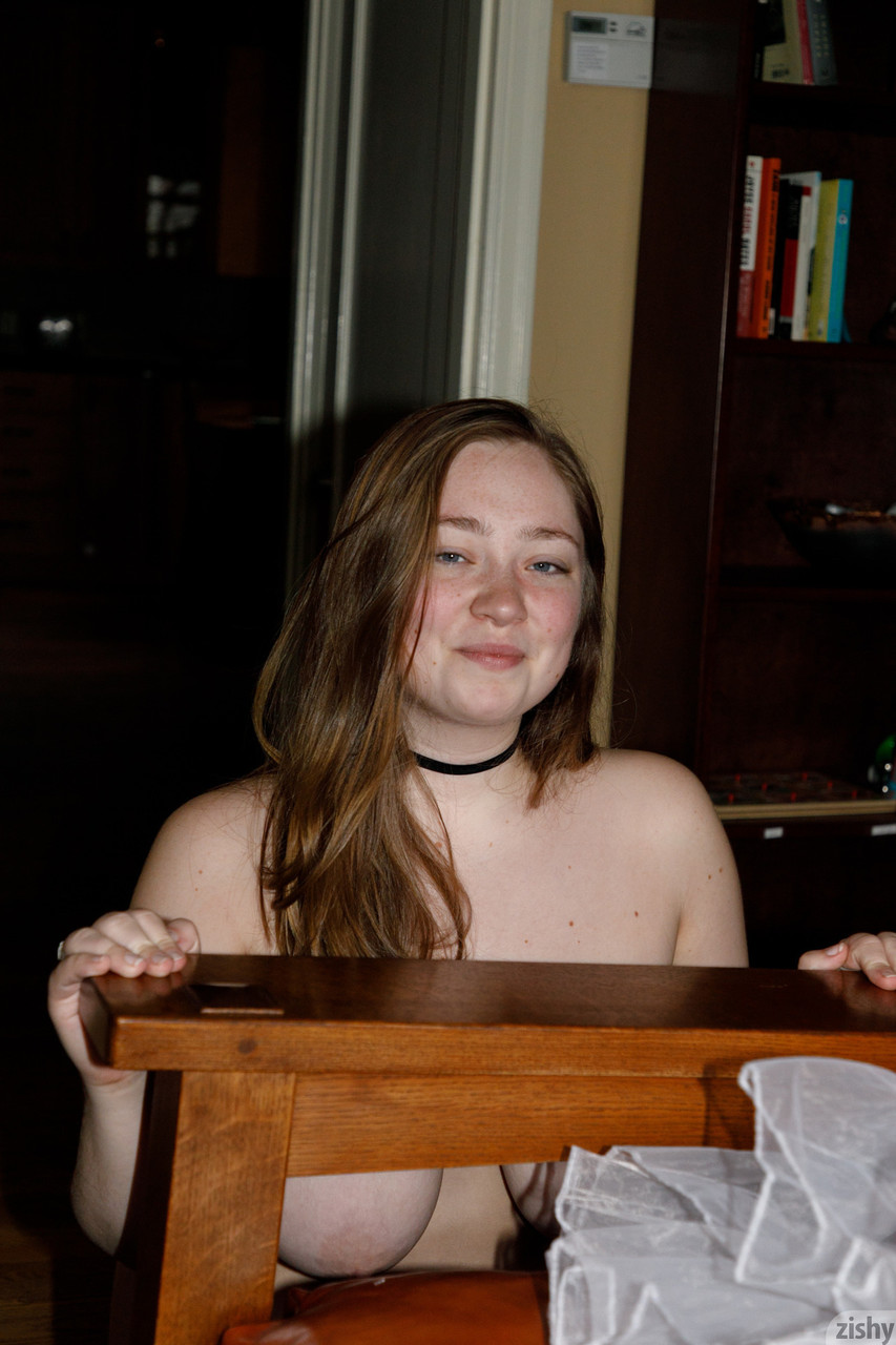 La bellezza americana Rose Fessenden stuzzica con il suo backdoor rotondo e il suo grande seno La bellezza americana Rose Fessenden stuzzica con il suo backdoor rotondo e il suo grande seno