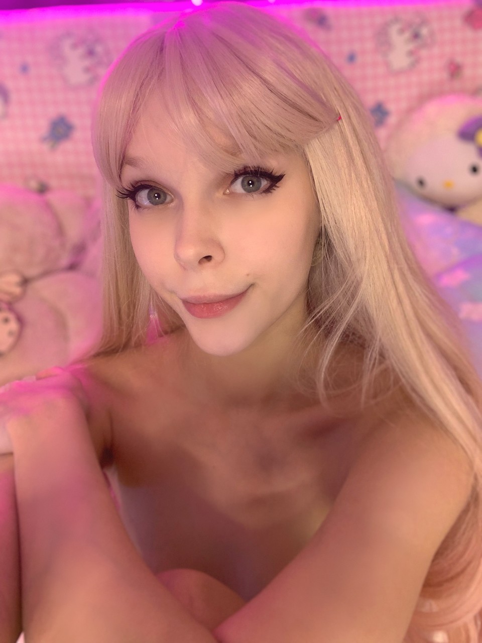 El atractivo ángel de OnlyFans Little Kitty se despoja de su camiseta y deja al descubierto sus mini tetas El atractivo ángel de OnlyFans Little Kitty se despoja de su camiseta y deja al descubierto sus mini tetas