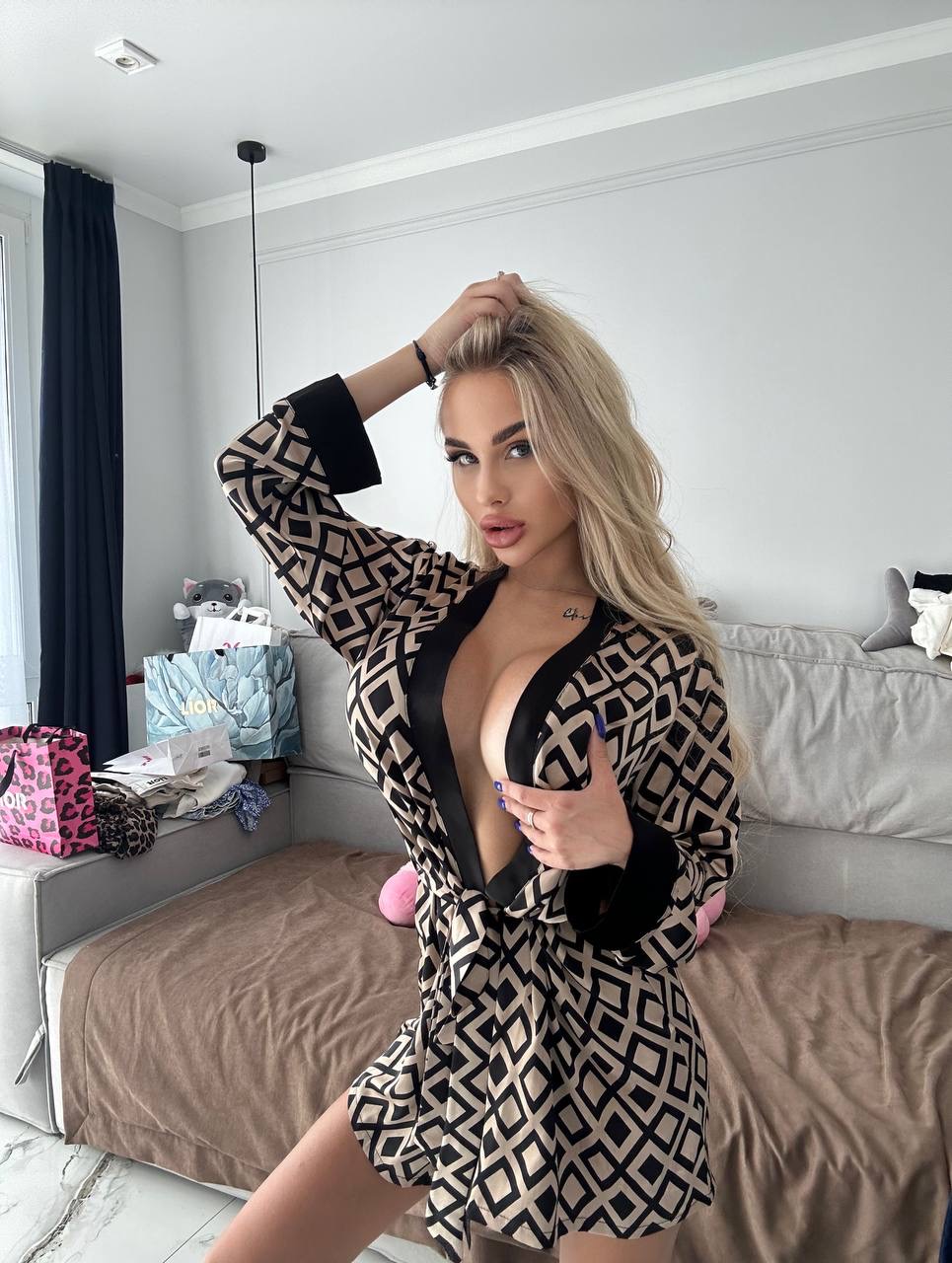 Yummy OnlyFans nicht-professionelle Eliasa A stellt ihre gefälschten großen Brüste und ihren wohlgeformten Buttlock zur Schau Yummy OnlyFans nicht-professionelle Eliasa A stellt ihre gefälschten großen Brüste und ihren wohlgeformten Buttlock zur Schau