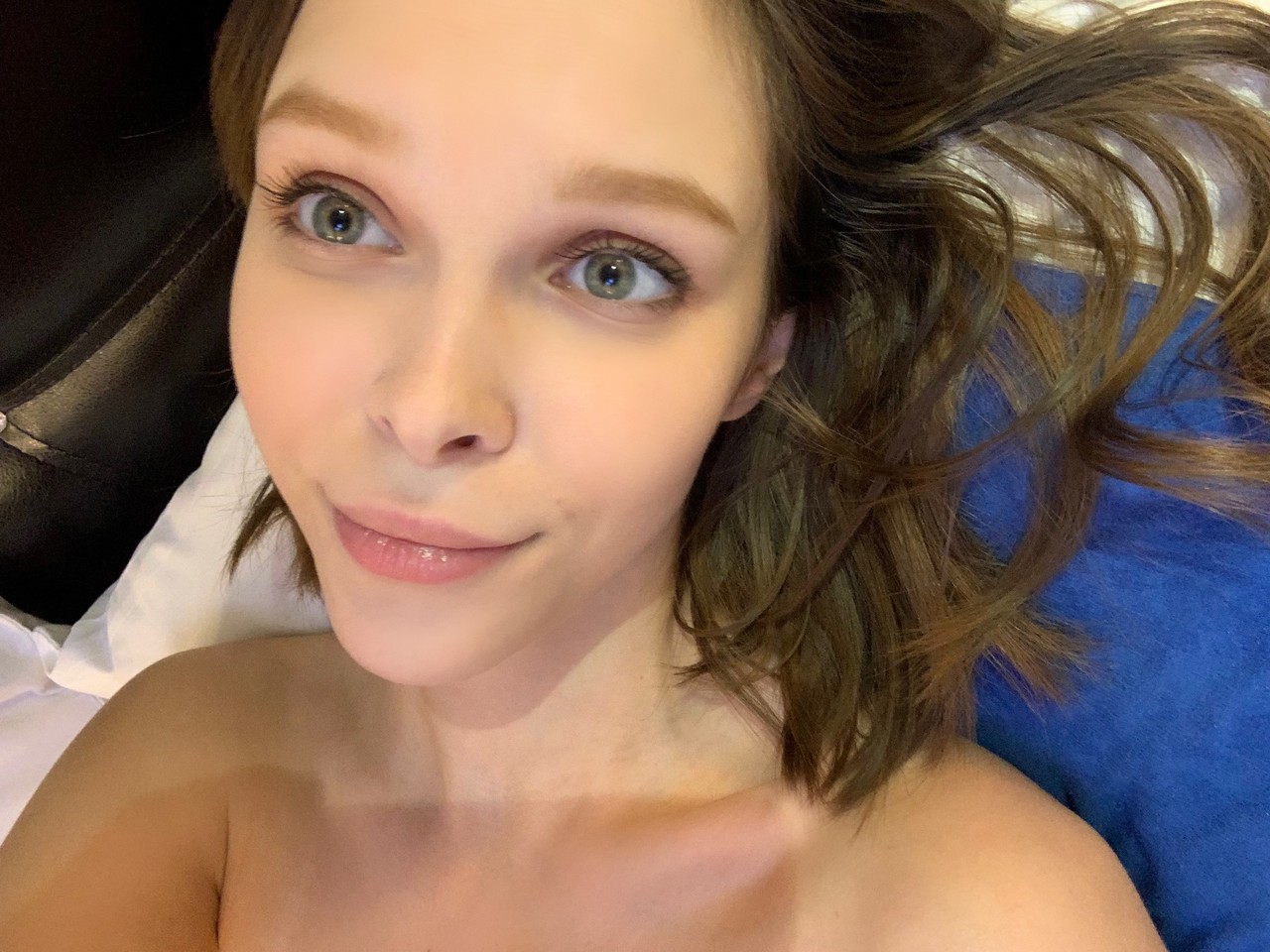 Little Kitty Unveils Mini Tits and Round Ass in Glamorous Tease Little Kitty Unveils Mini Tits and Round Ass in Glamorous Tease