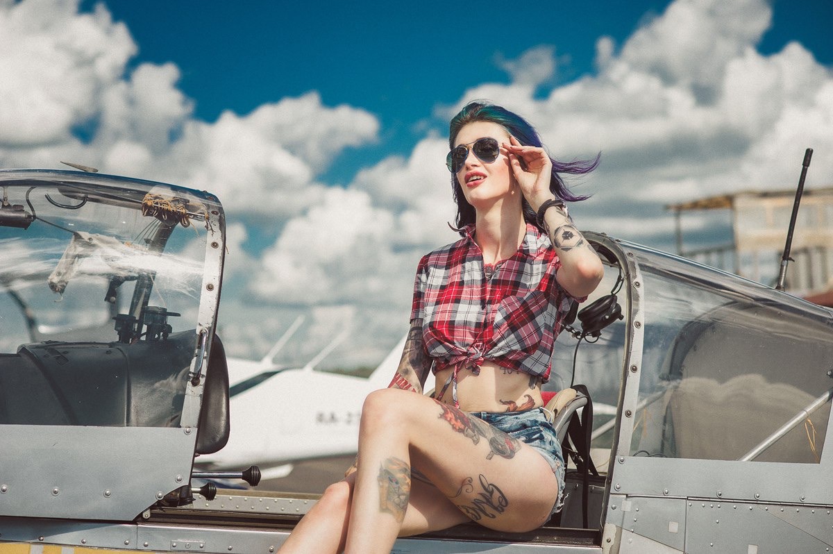 L'actrice tatouée dévoile son adorable corps en plein air dans une délicieuse blancheur L'actrice tatouée dévoile son adorable corps en plein air dans une délicieuse blancheur
