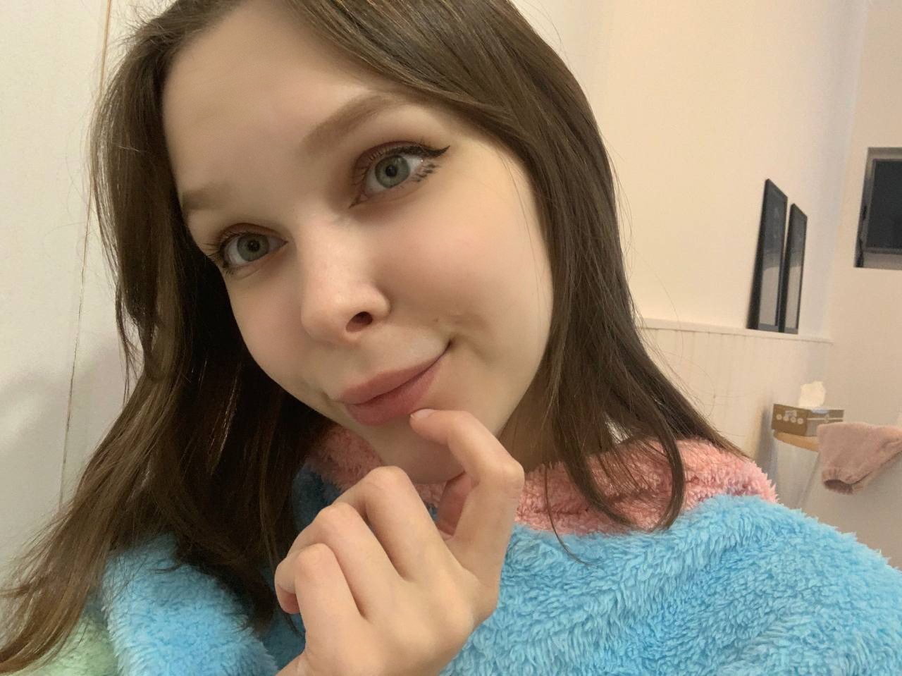 Blue-Eyed Little Kitty Shows Perky Tits and Round Ass in Solo Blue-Eyed Little Kitty Shows Perky Tits and Round Ass in Solo