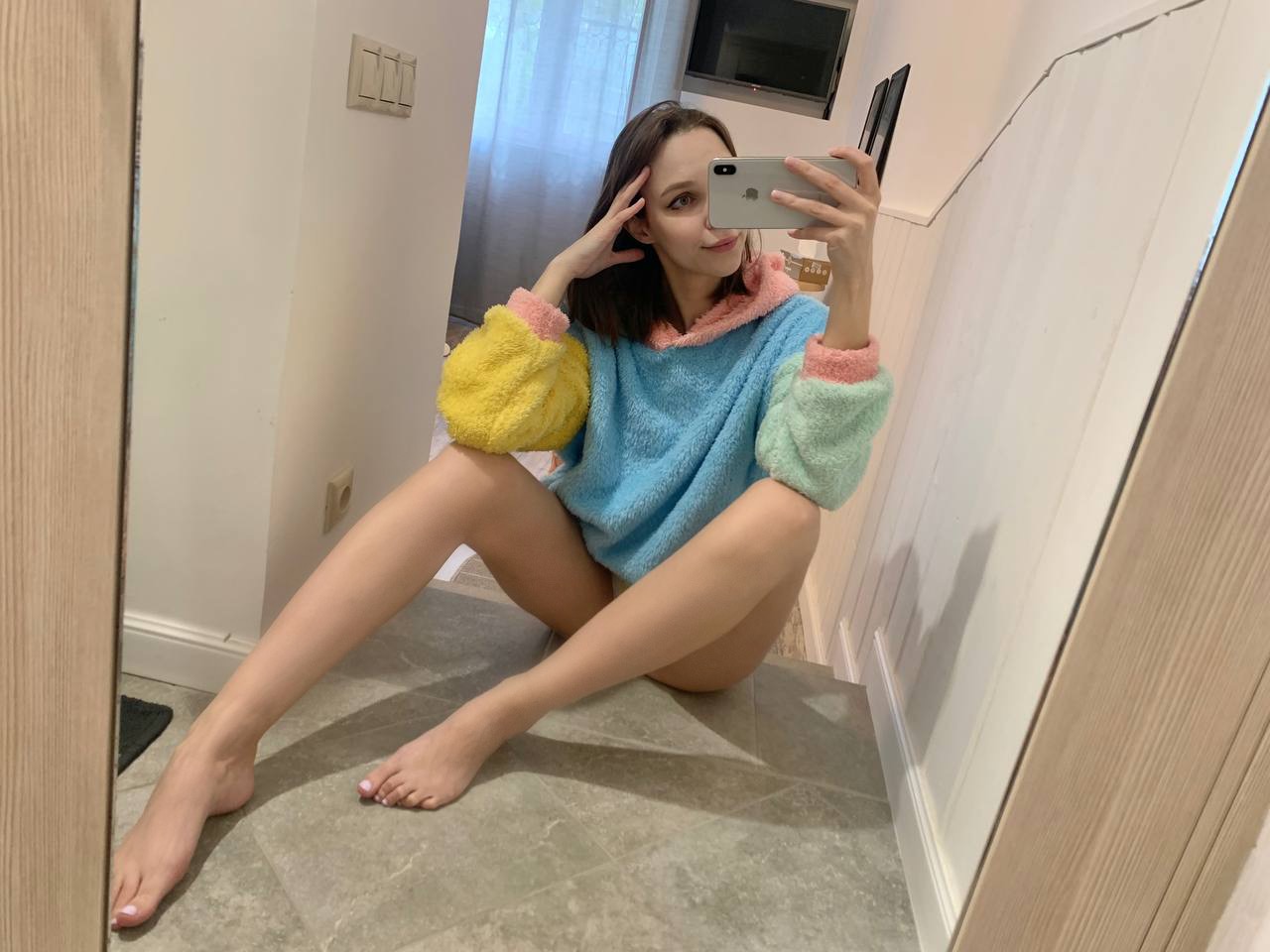 Blue-Eyed Little Kitty Shows Perky Tits and Round Ass in Solo Blue-Eyed Little Kitty Shows Perky Tits and Round Ass in Solo