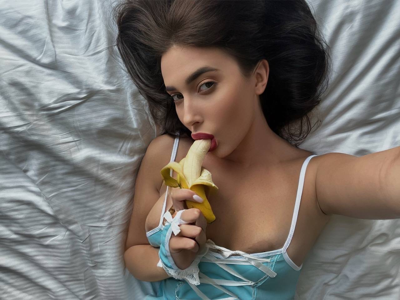 Katiiia Little Baby, a queridinha dos OnlyFans, a posar com a sua brancura de mel e o seu rabo nu Katiiia Little Baby, a queridinha dos OnlyFans, a posar com a sua brancura de mel e o seu rabo nu