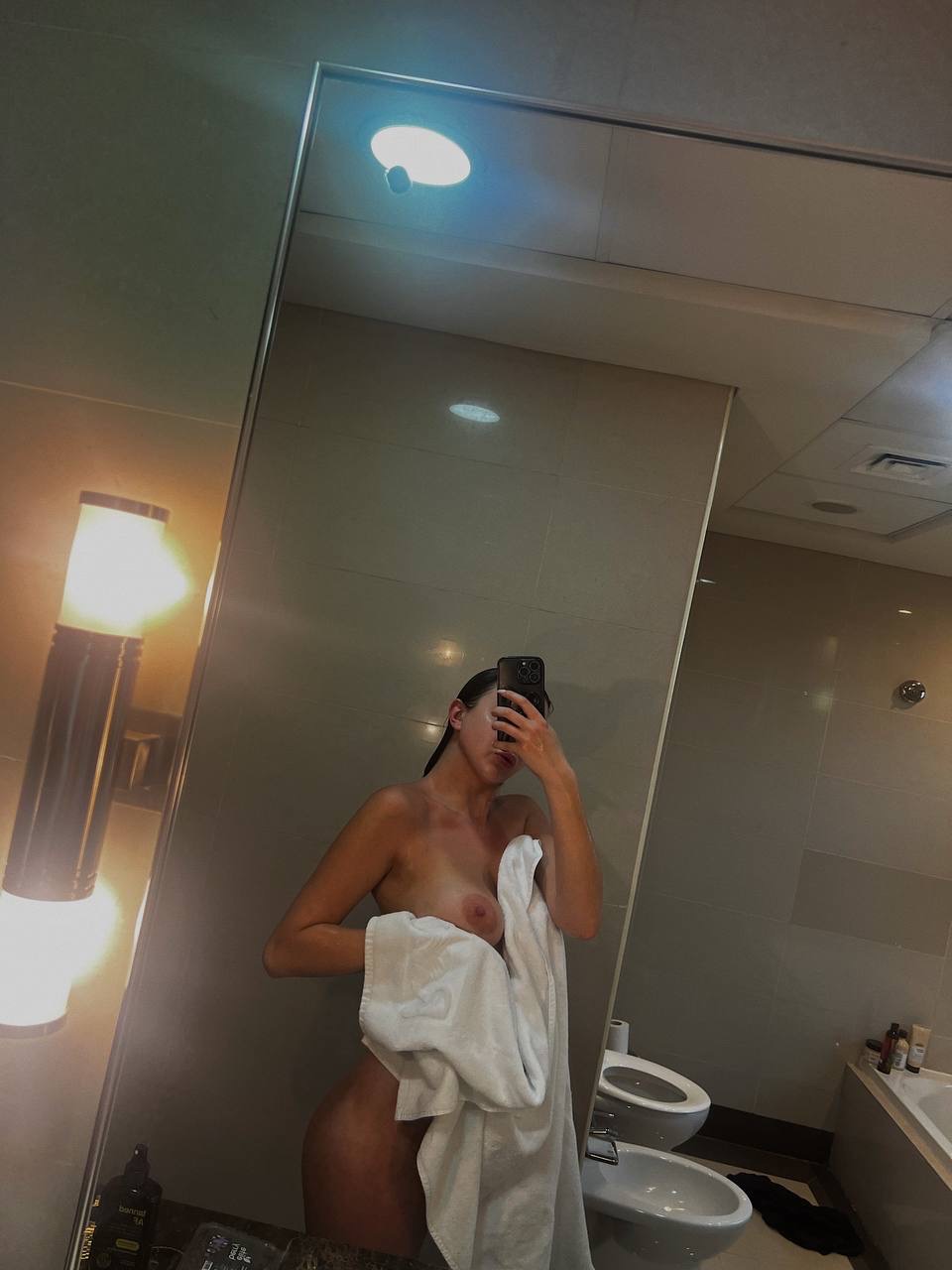 Katiiia Little Baby, a queridinha dos OnlyFans, a posar com a sua brancura de mel e o seu rabo nu Katiiia Little Baby, a queridinha dos OnlyFans, a posar com a sua brancura de mel e o seu rabo nu