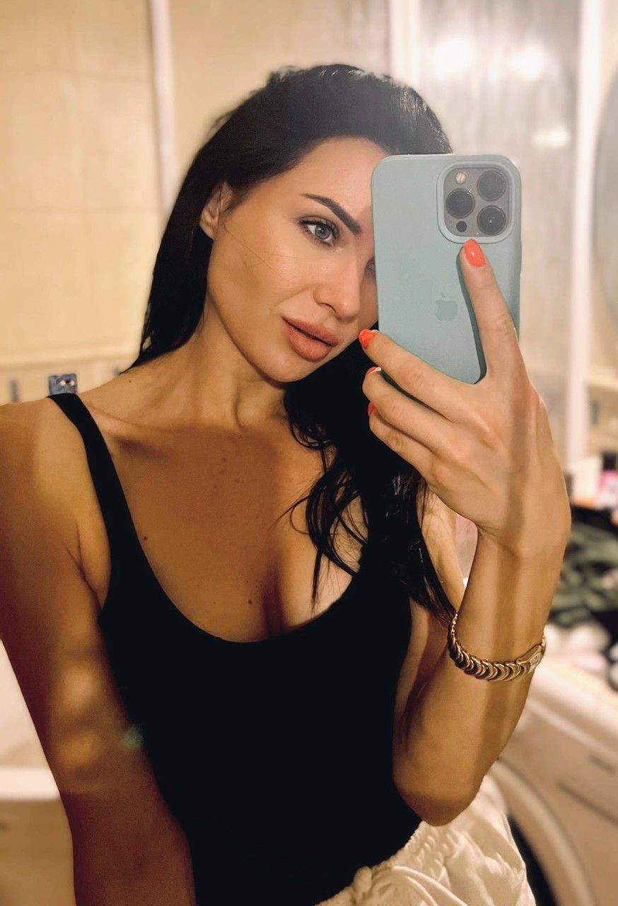 ユアアレクサンドラが可愛いブルネットコンピで素晴らしいアナルを誇示 ユアアレクサンドラが可愛いブルネットコンピで素晴らしいアナルを誇示