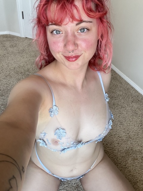 Ginger Abby, une jeune fille aux formes généreuses, exhibe sa porte arrière ronde dans une compilation très séduisante. Ginger Abby, une jeune fille aux formes généreuses, exhibe sa porte arrière ronde dans une compilation très séduisante.