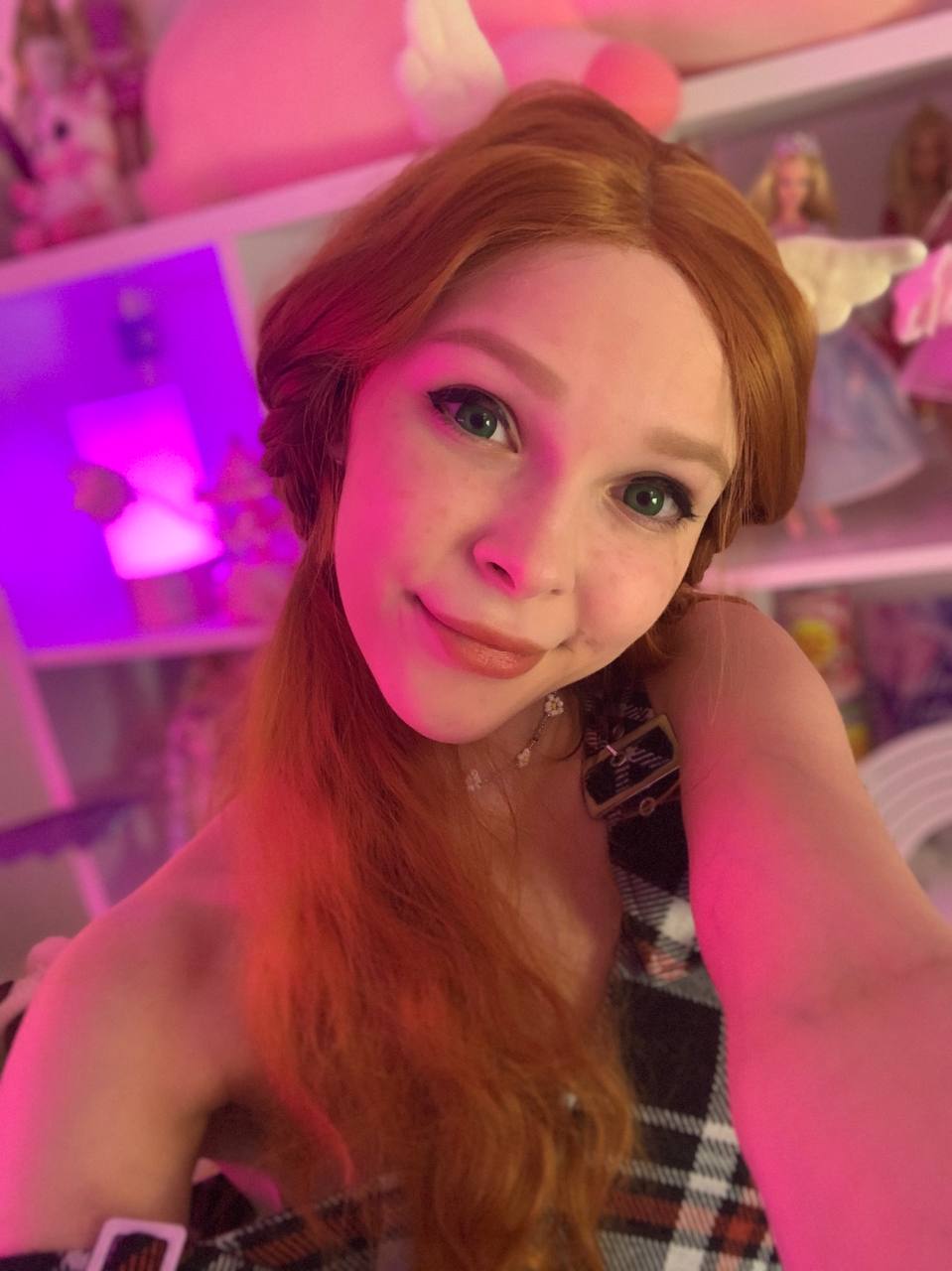 Idealna lassie OnlyFans Little Kitty pozująca w pomarańczowej bieliźnie z kabaretkami Idealna lassie OnlyFans Little Kitty pozująca w pomarańczowej bieliźnie z kabaretkami
