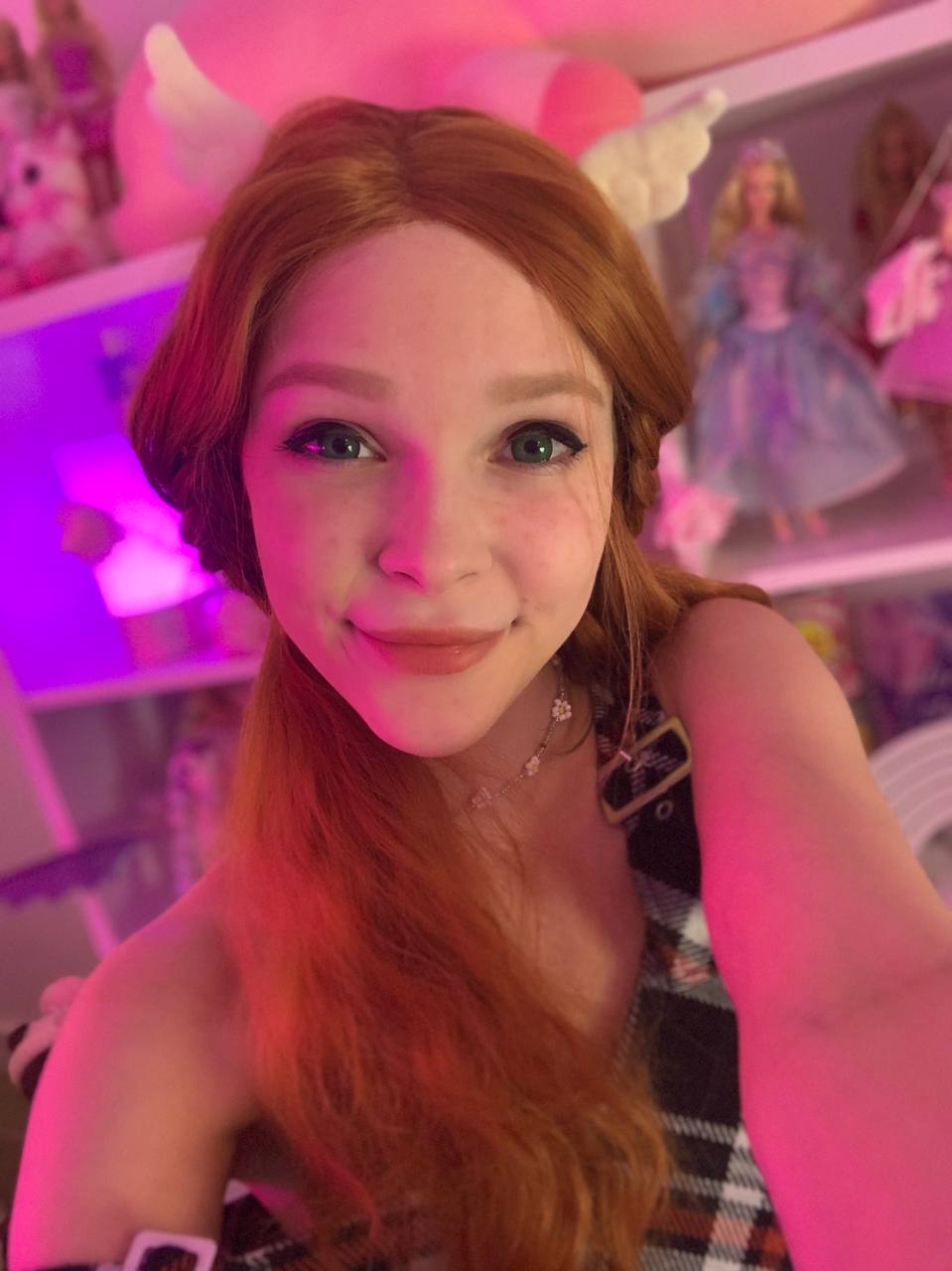 Idealna lassie OnlyFans Little Kitty pozująca w pomarańczowej bieliźnie z kabaretkami Idealna lassie OnlyFans Little Kitty pozująca w pomarańczowej bieliźnie z kabaretkami