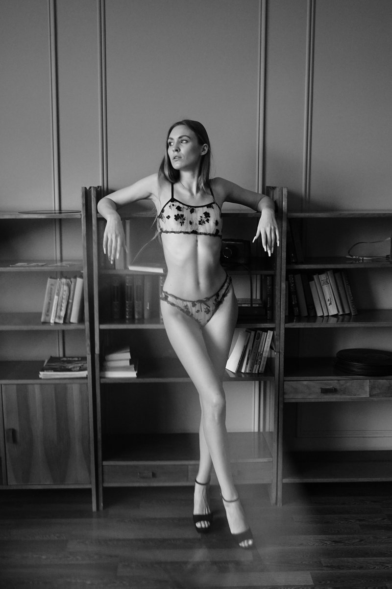 メンシア・フランシスがOnlyFansソロでセクシーランジェリーでポーズ メンシア・フランシスがOnlyFansソロでセクシーランジェリーでポーズ