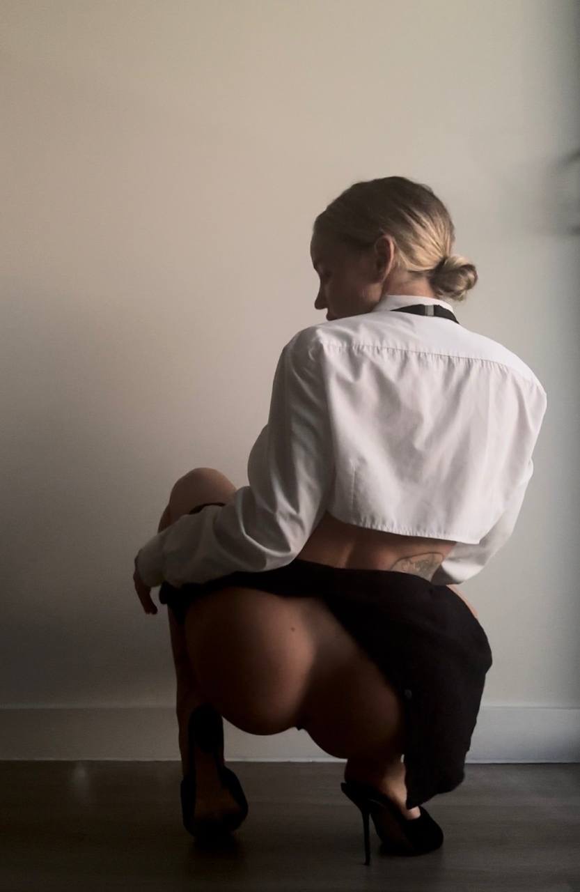 Victoria Broshkina’s Beautiful Legs and Big Ass in Public Solo Victoria Broshkina’s Beautiful Legs and Big Ass in Public Solo