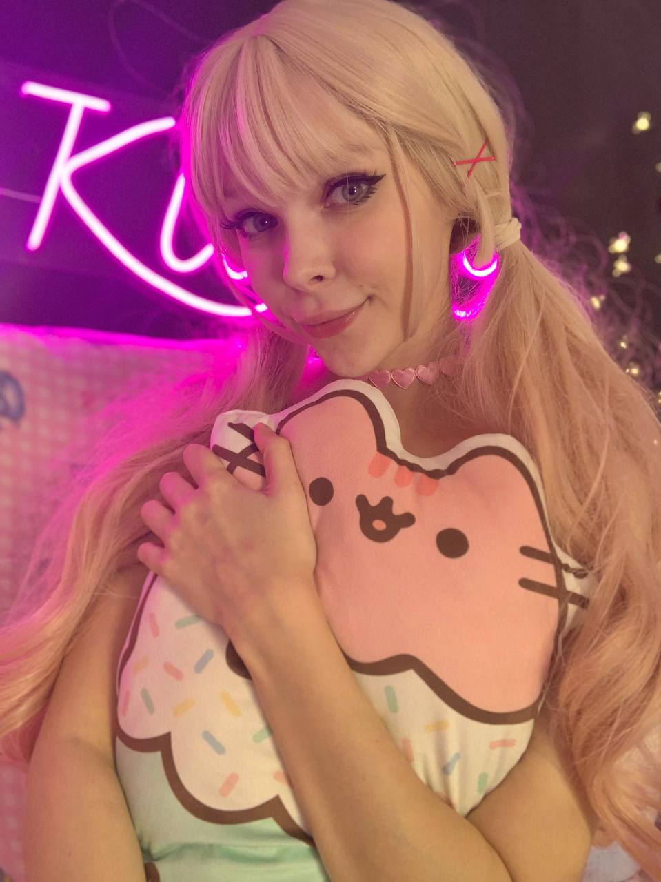 Little Kitty, l'ex petite amie de Lush OnlyFans, exhibe son corps en sablier, ses seins et ses pieds en peluche. Little Kitty, l'ex petite amie de Lush OnlyFans, exhibe son corps en sablier, ses seins et ses pieds en peluche.