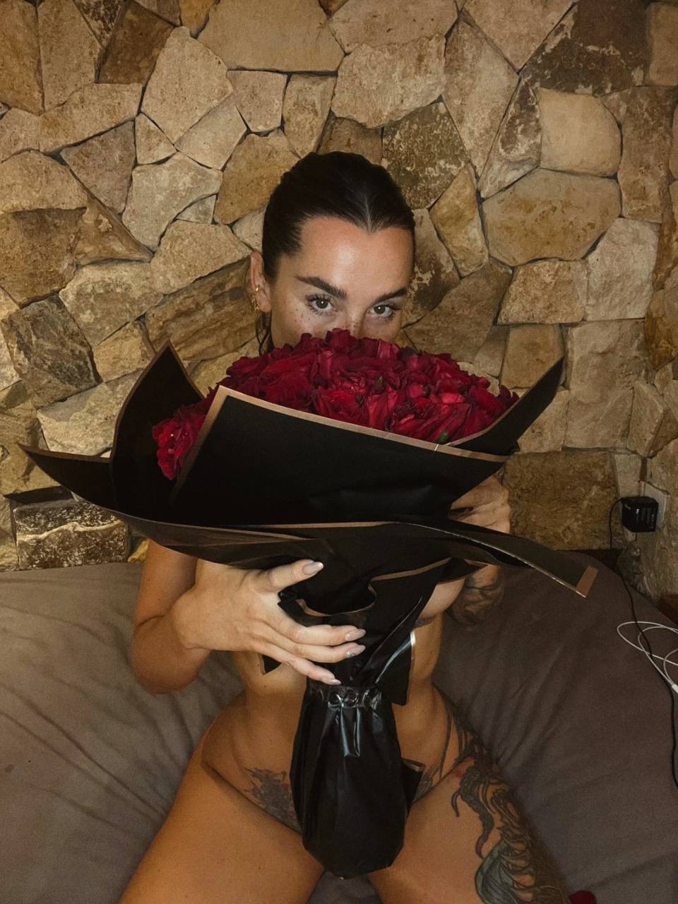 Sanduhr OnlyFans bimbo Angelica Anders Streifen und zeigt ihre eingefärbten Körper Sanduhr OnlyFans bimbo Angelica Anders Streifen und zeigt ihre eingefärbten Körper
