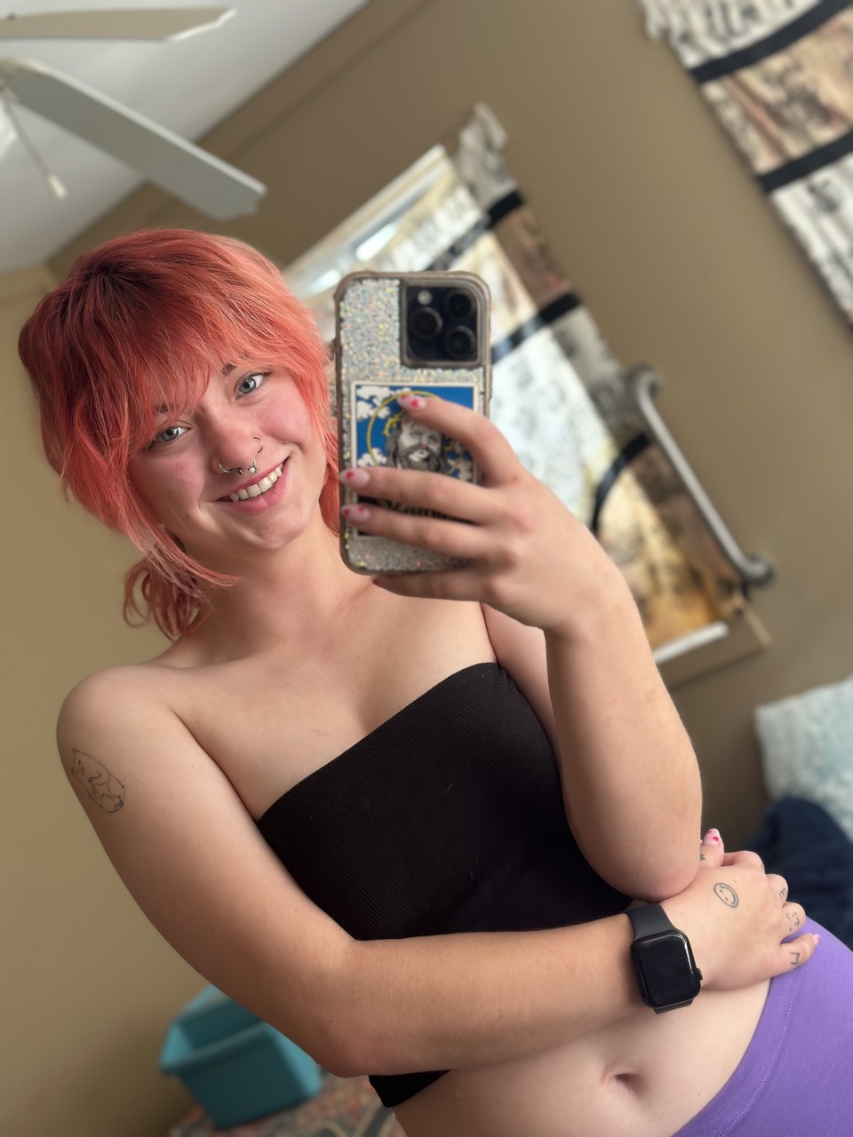 OnlyFans burnunda hızma olan orospu Abby spor kıyafetleriyle aynada poz veriyor OnlyFans burnunda hızma olan orospu Abby spor kıyafetleriyle aynada poz veriyor